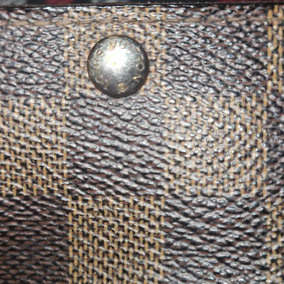Emt$250Louis Vuitton Damier Ebene Sarah wallet, with D hooks attached - Picture 5 of 12